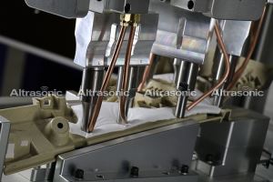Saldatrice ad ultrasuoni multi-testa in cotone fonoassorbente