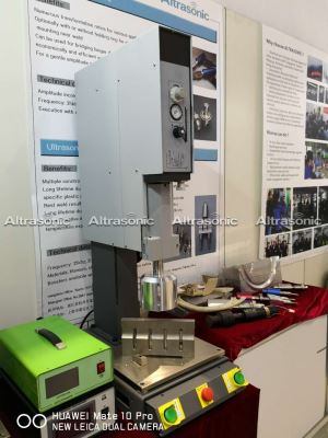 Saldatura ad ultrasuoni con alta precisione e alta tenuta per dispositivi elettronici